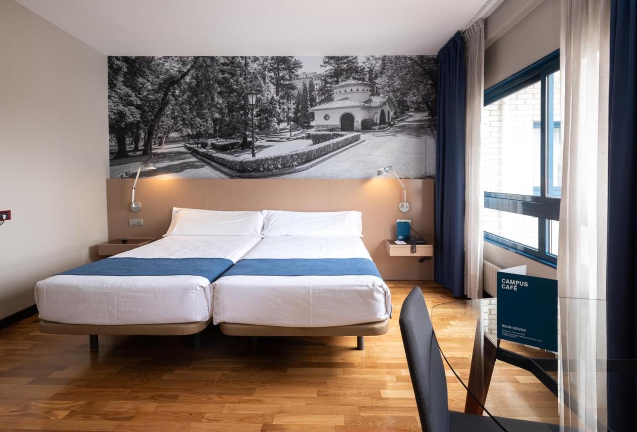 Aparthotel Campus Oviedo Dış mekan fotoğraf