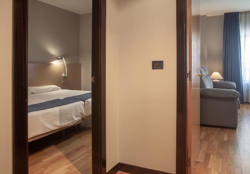 Aparthotel Campus Oviedo Dış mekan fotoğraf